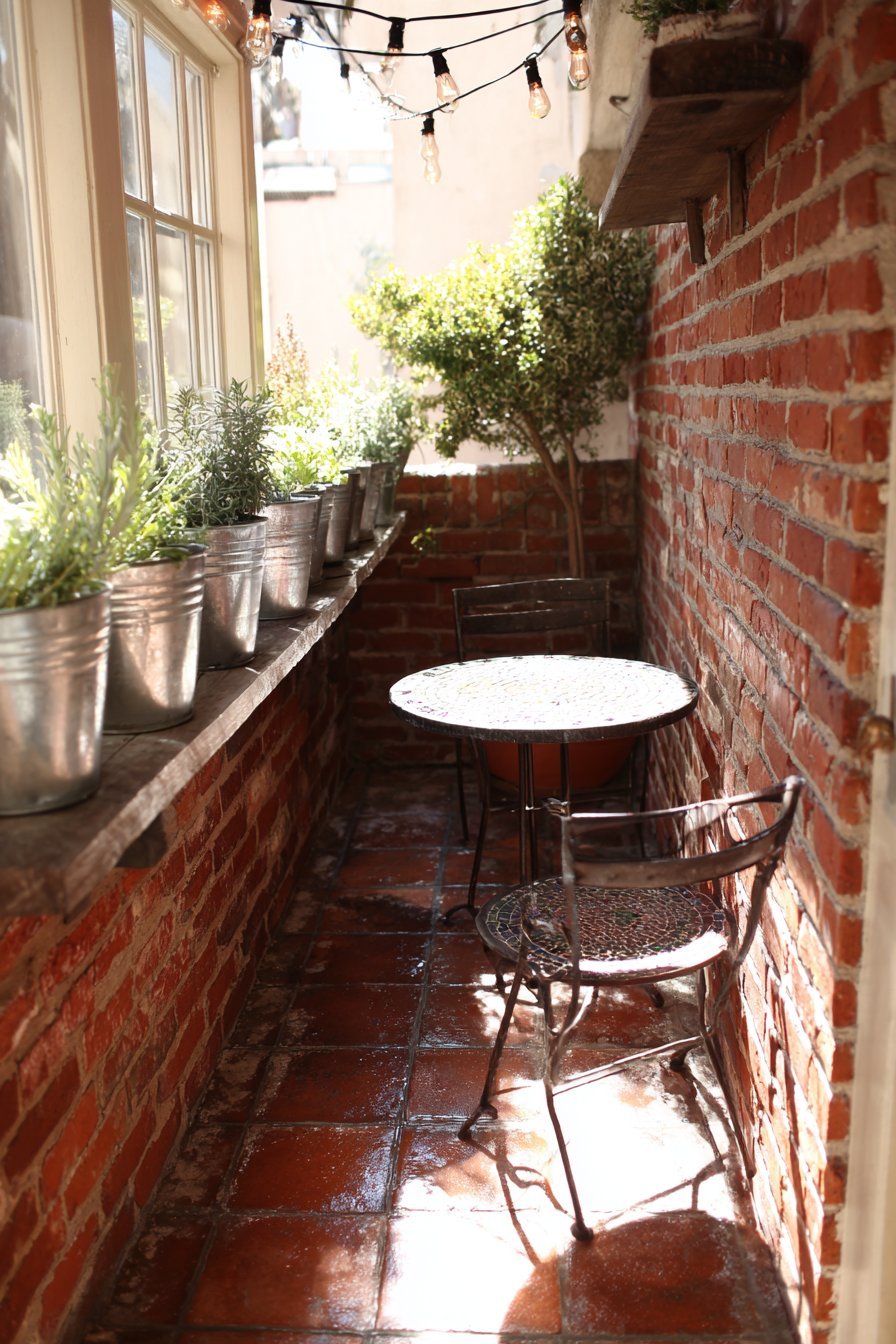Charming Bistro Set Corner