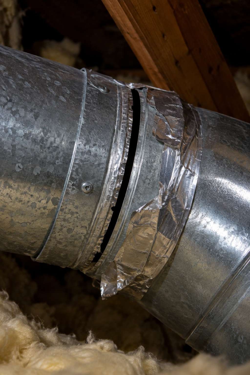 Example of a poorly sealed duct joint to avoid during fan installation